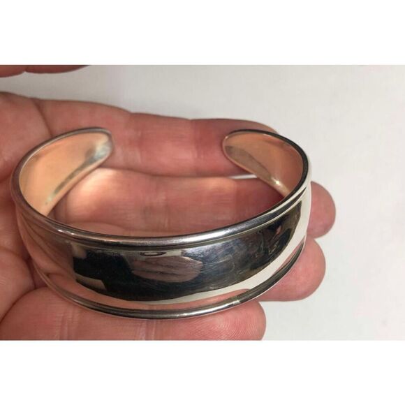 1402 Silpada Retired Domed Rolled Edge Sterling Silver Cuff Bracelet  20.0 grams - Picture 2 of 3